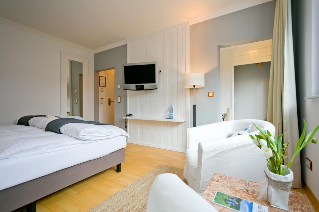 Romantik Hotel Schloss Ranzow Lohme Esterno foto